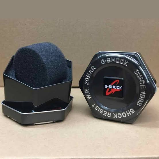GM-2100 FULL METAL GOLD BEZEL BLACK DAIL WATCH